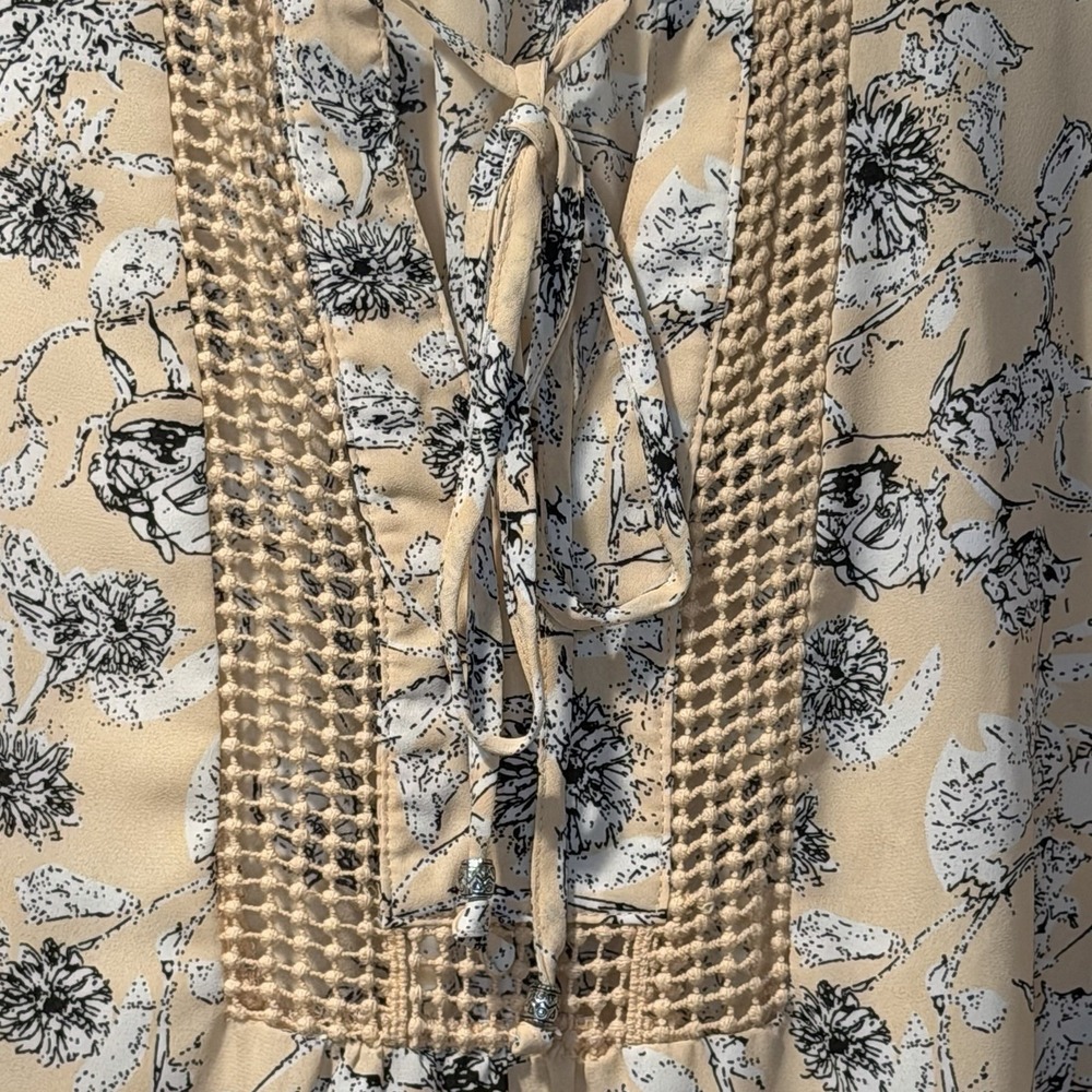Daniel Rainn Cream Floral Tie-Neck Blouse - Picture 5 of 16